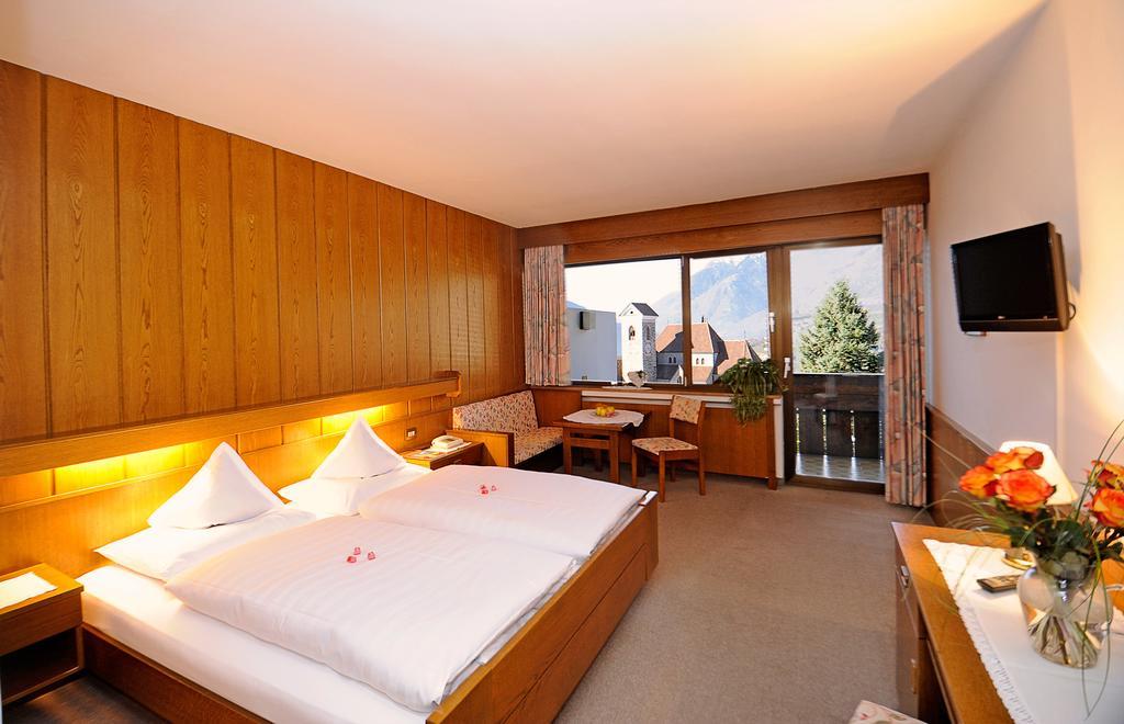 Fruhstuckspension Sudtirolerhof 3* Schenna